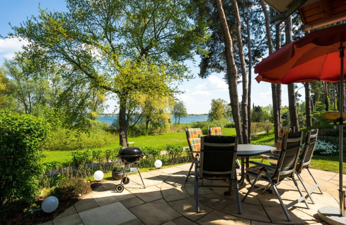 Terrasse im Grünen & direkt am See